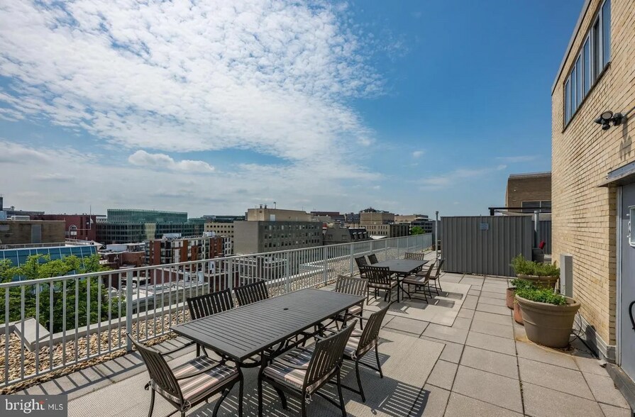 Building Photo - 1711 Massachusetts Ave NW