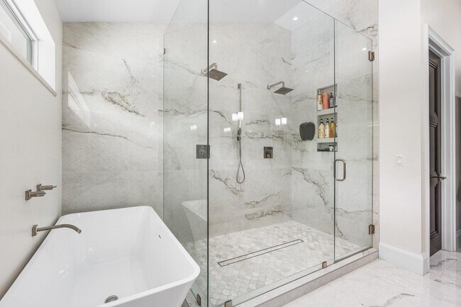 Building Photo - 11863 Lake Shore Pl