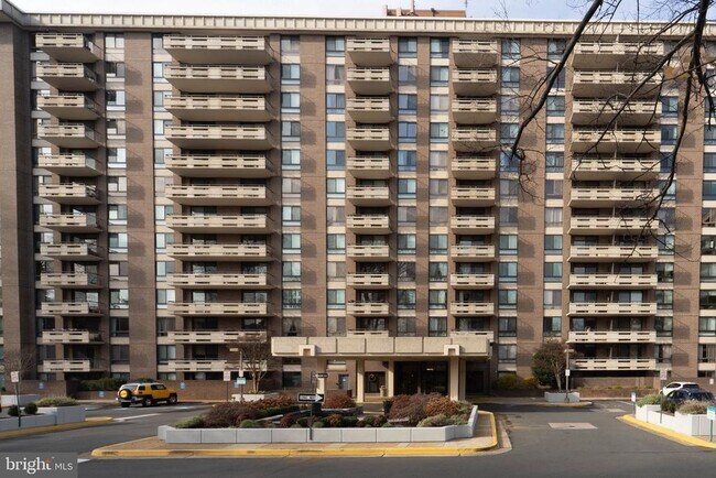 Building Photo - 1808 Old Meadow Rd