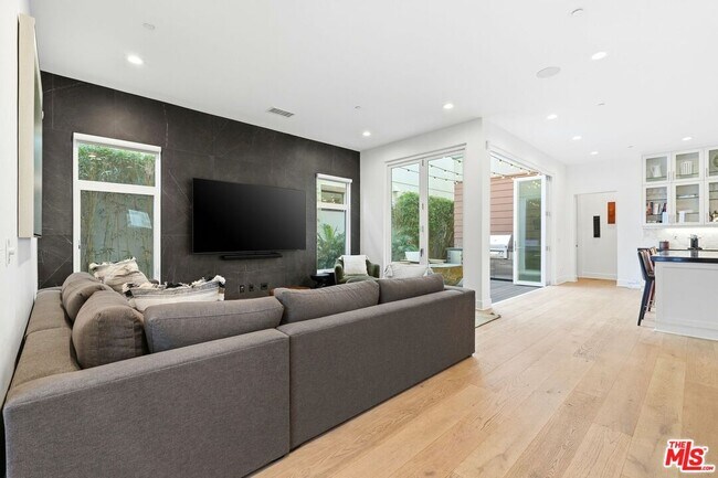 Building Photo - 12871 Hammock Ln