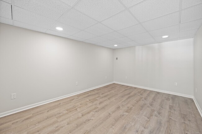 Building Photo - 159 E Johnson Ave