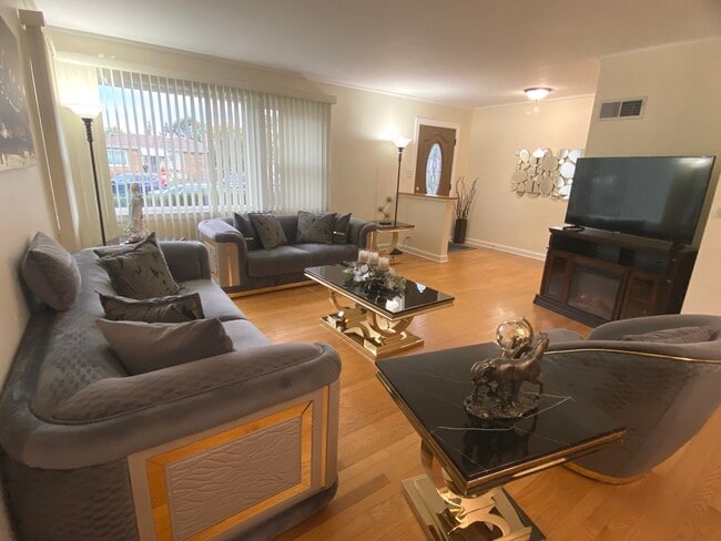 Building Photo - 7737 Park Ave