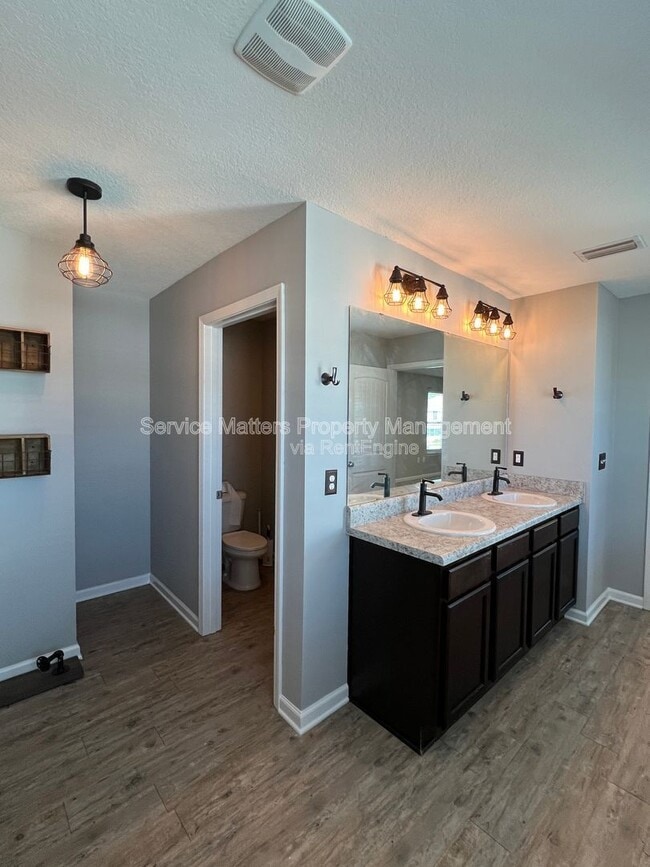 Building Photo - 5881 Old Plantation Court