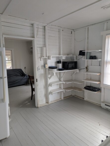 Building Photo - 115 5th St