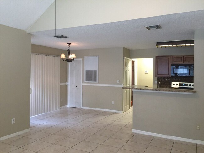 Building Photo - 2/2 Beutiful Condo at Hidden Springs -  Do...