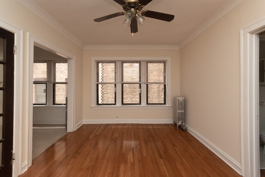 Building Photo - 4646 N Paulina St