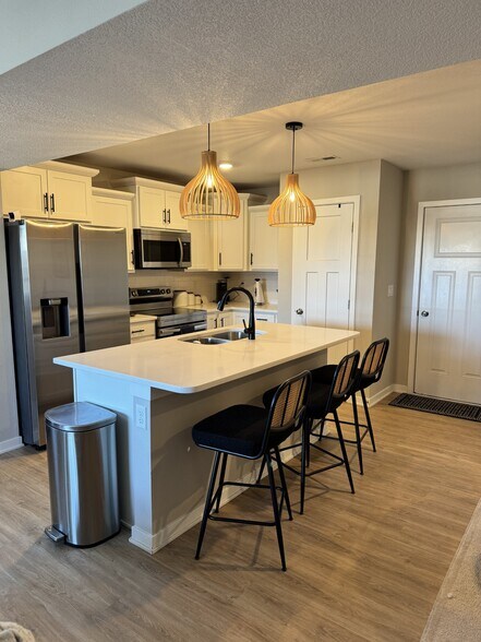 Building Photo - 2622 SE Osier Ave