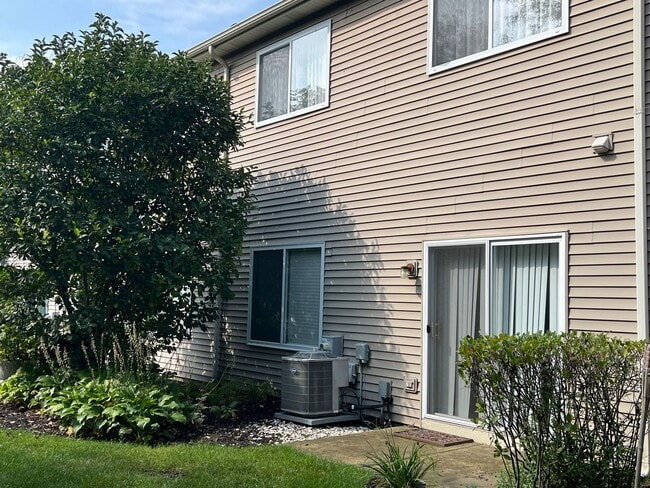 Building Photo - 17542 Gilbert Dr