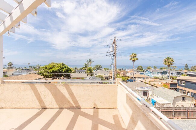 Building Photo - Beautiful 3Bed/2.5Bath Oceanview Home in C...