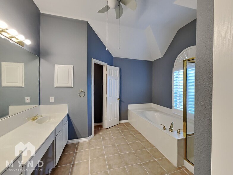 Building Photo - 2305 Leafy Glen Ct