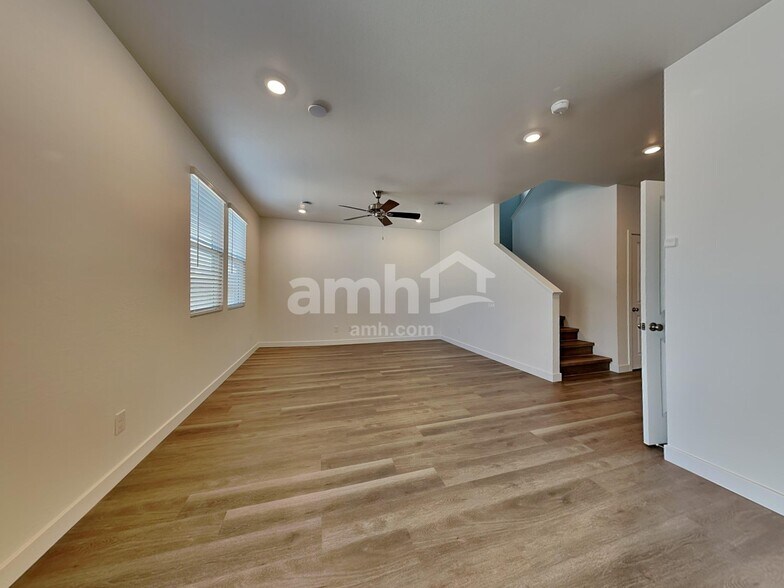 Building Photo - 20177 W Thomas Rd