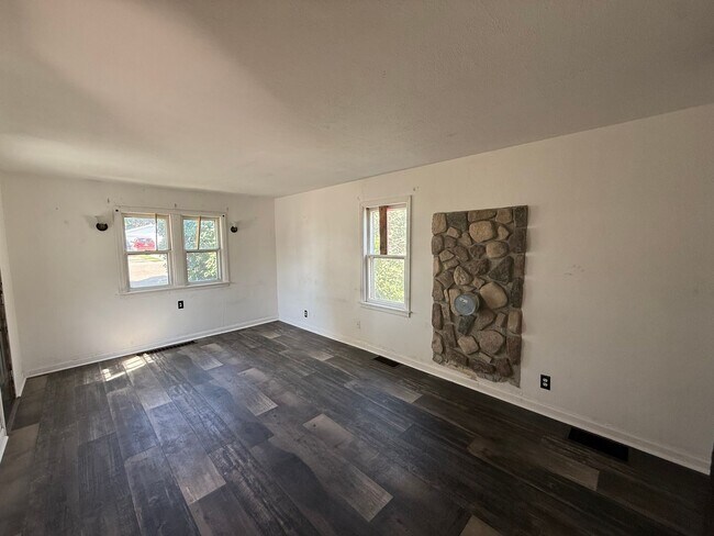 Building Photo - 420 21st St NW