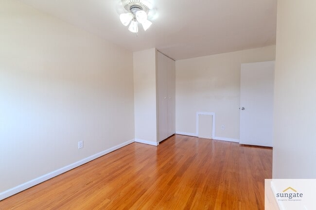 Building Photo - 945 Stormont Cir