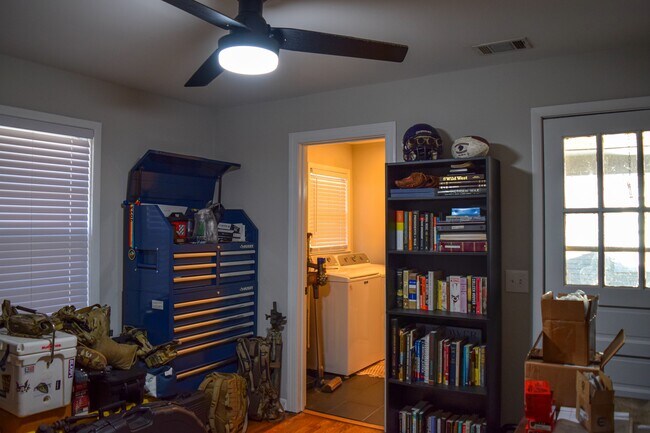 Building Photo - 1021 Old Bishop Rd