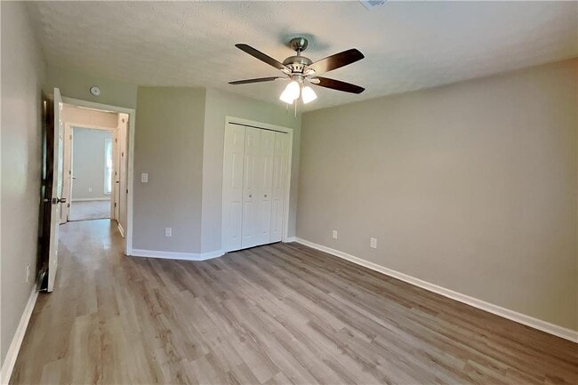 Building Photo - 111 Meadowview Ln