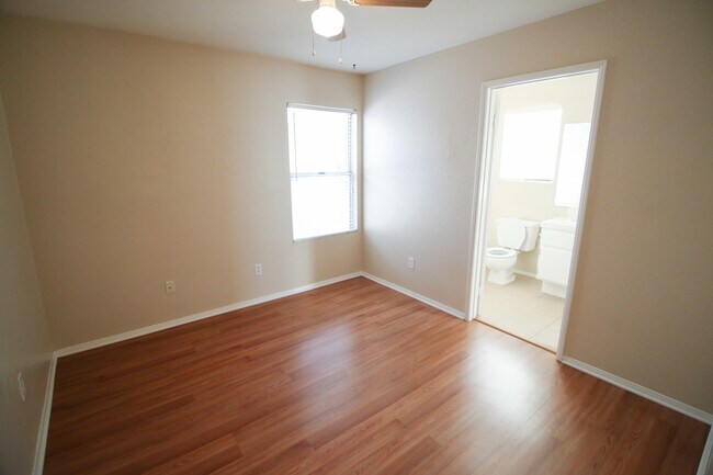 Building Photo - Welcome home to this gorgeous 3-bedroom, 2.5-bath home located in the highly desirable Riverwalk ...