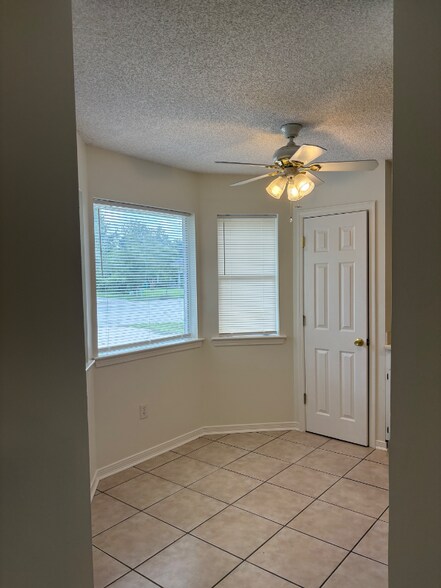Building Photo - 90 Maison Dr