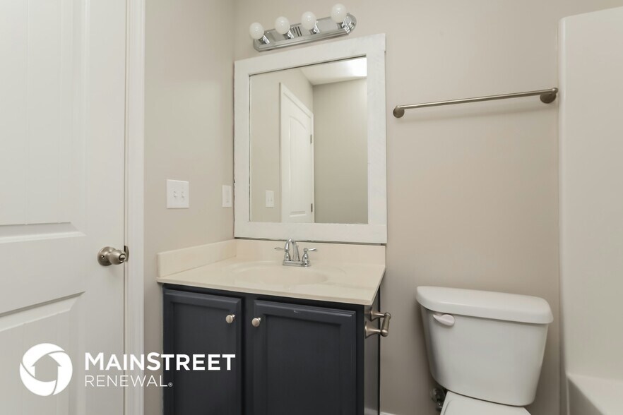 Building Photo - 1124 Shallowbrook Trail S