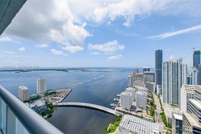 Building Photo - 495 Brickell Ave