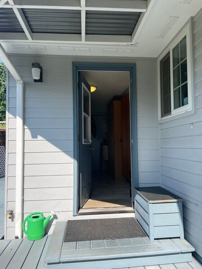 Building Photo - 2 BR/1.75 BA home in Edmonds
