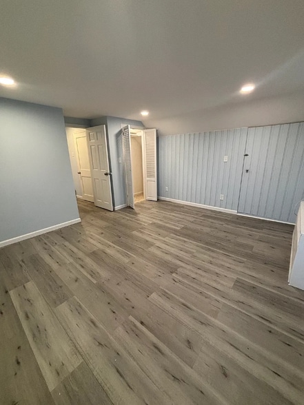 Building Photo - 114 E Meadow Ave