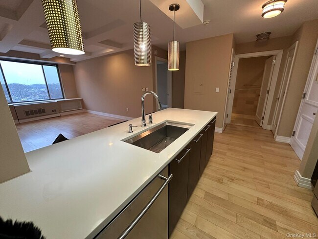 Building Photo - 64-05 Yellowstone Blvd