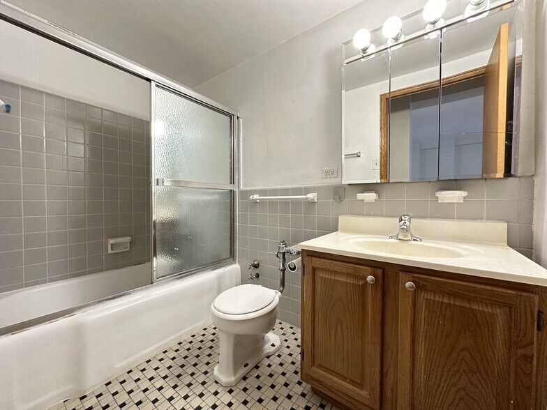 Building Photo - 4180 N Marine Dr