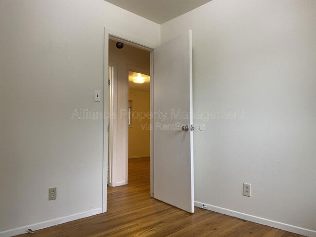 Building Photo - 1509 Evergreen Dr