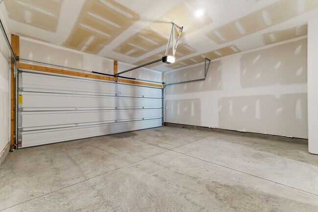 Building Photo - 1429 Vayda Ct