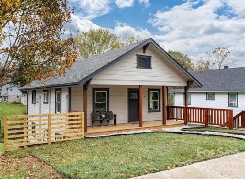 Building Photo - 334 N Main St