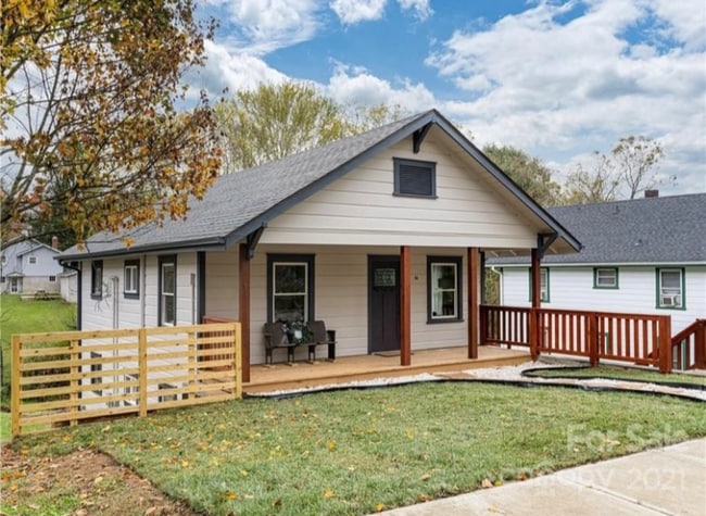 Building Photo - 338 N Main St