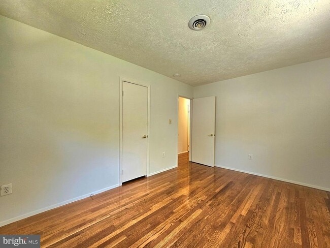 Building Photo - 4123 Glendale Rd