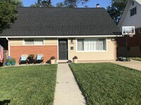 Building Photo - 108 N Gladden St