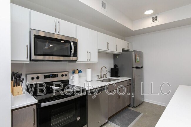 Building Photo - 315 5th St