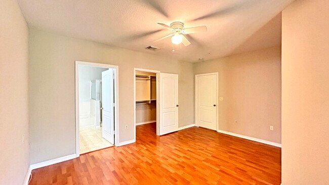 Building Photo - 116 SW Peacock Blvd