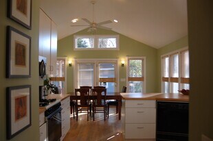 Building Photo - 138 N Franklin St