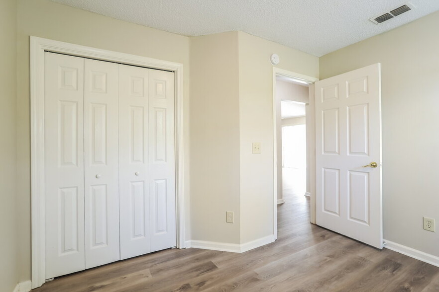 Building Photo - 3183 Olde Sutton Parke Dr