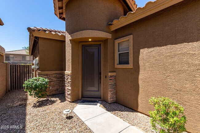 Building Photo - 2731 W Cottonwood Ln