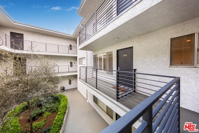 Building Photo - 610 Orlando Ave