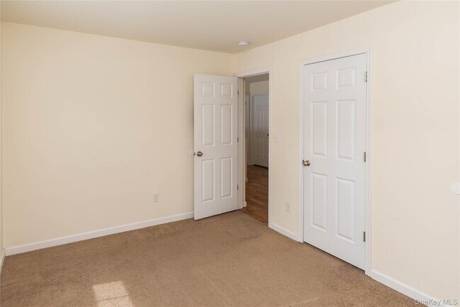 Building Photo - 62 Bristol Cir