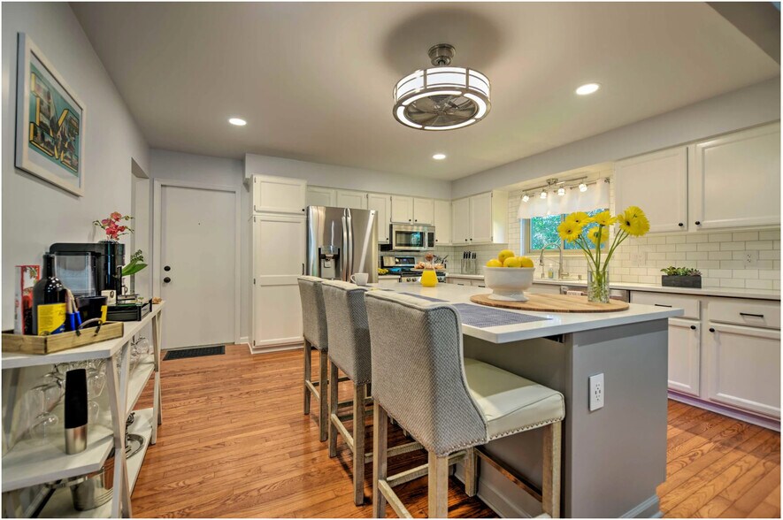 Building Photo - 1385 Northbrook Dr