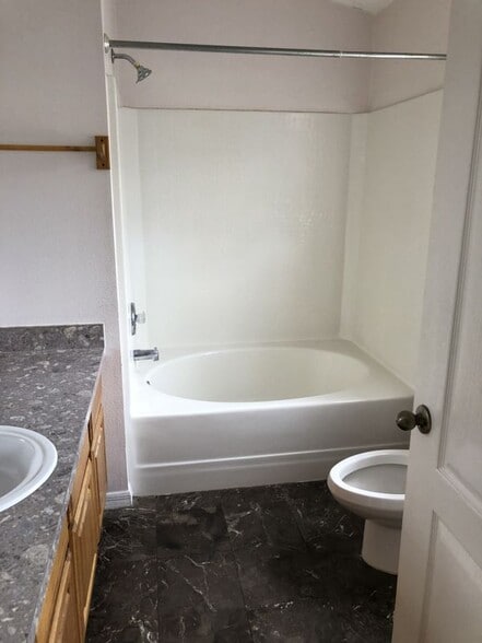 Building Photo - 650 Captiva Cir