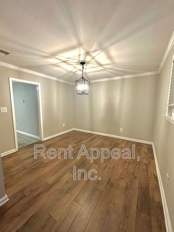 Building Photo - 346 Carpenter Dr NE