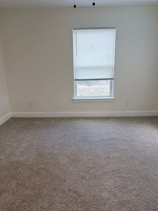 Building Photo - 1526 E 32nd 1/2 St