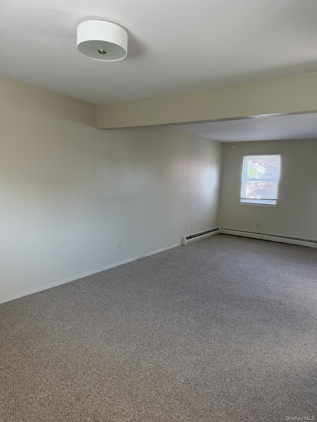Building Photo - 685 3rd St