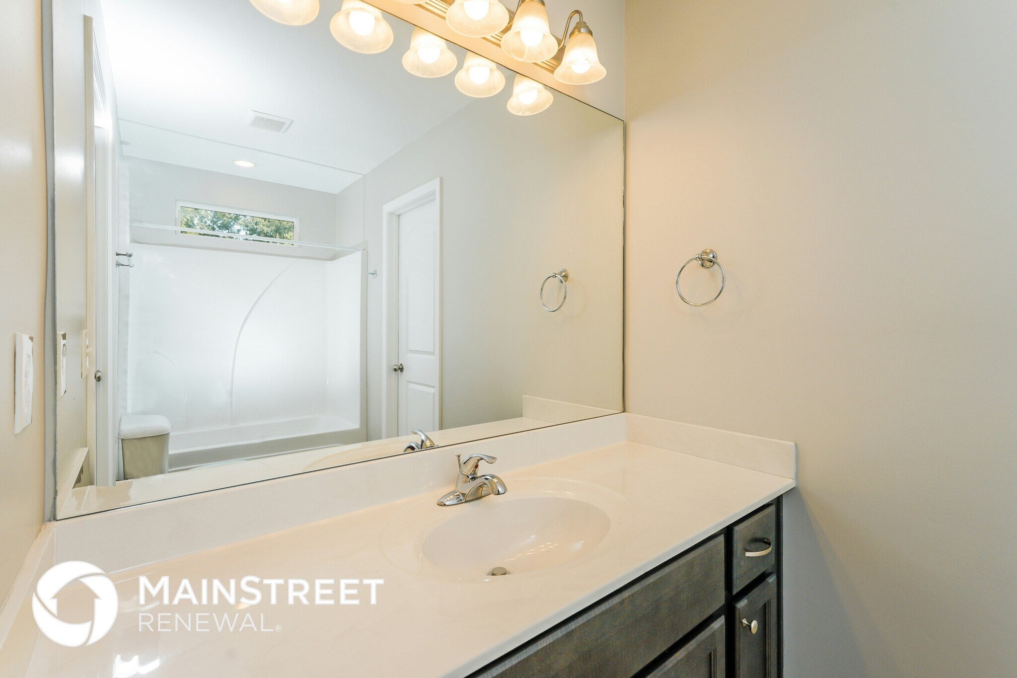 Building Photo - 1961 Drummond Dr