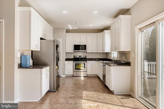 Building Photo - 8375 Mitzy Ln