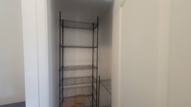 Building Photo - 1020 5th St