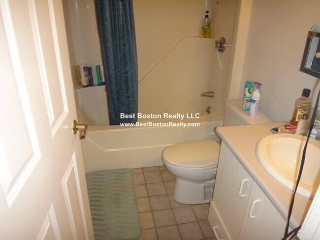 Building Photo - 175 Beacon St