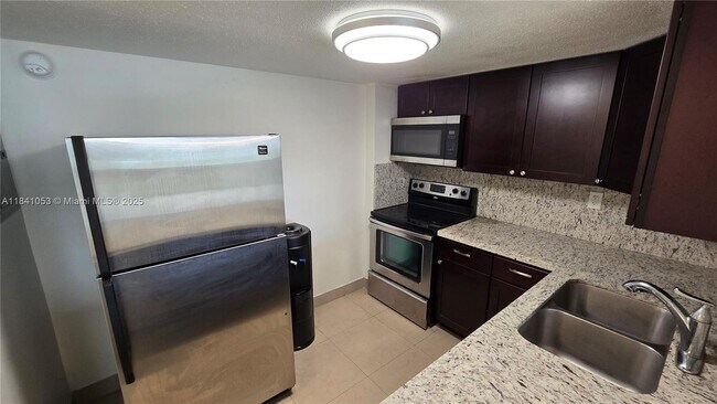 Building Photo - 9143 SW 77th Ave